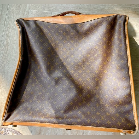 Louis Vuitton authentic vintage garment bag w/keys & hangers, in great condition - Picture 3 of 17